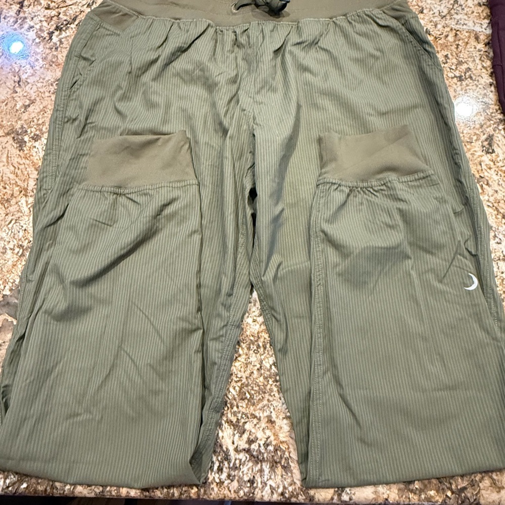 ZYIA Sage Green Womans Cargo Pants